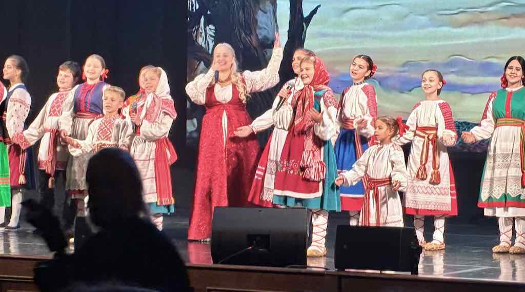 Народный костюм был в центре внимания в ДК БМЗ