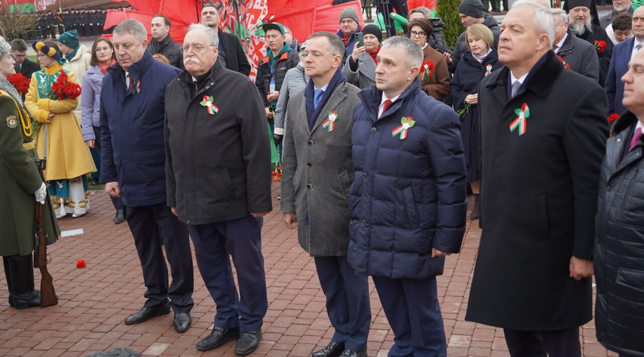 Губернатор Брянской области стал участником открытия памятника Рокоссовскому в Гомеле