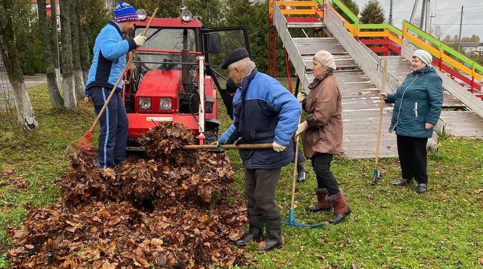 В Брянском районе прошёл субботник на спортивных объектах