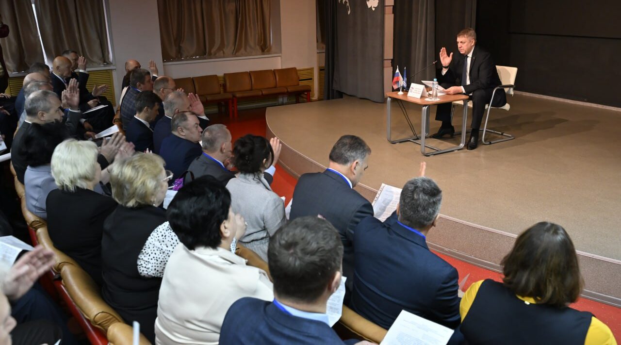 Губернатор принял участие в конференции Брянского регионального отделения «Единой России»