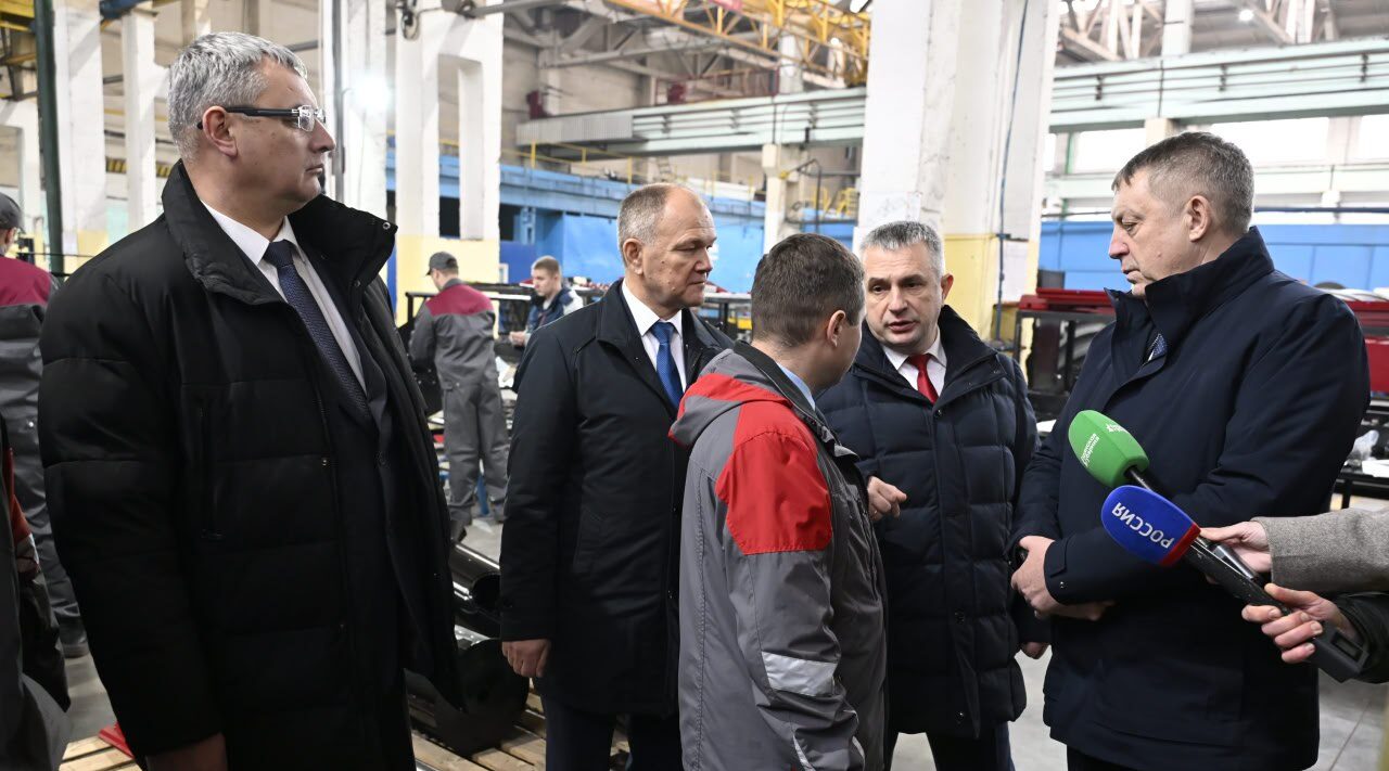 Александр Богомаз вместе с Иваном Крупко посетили совместное предприятие «Брянсксельмаш»