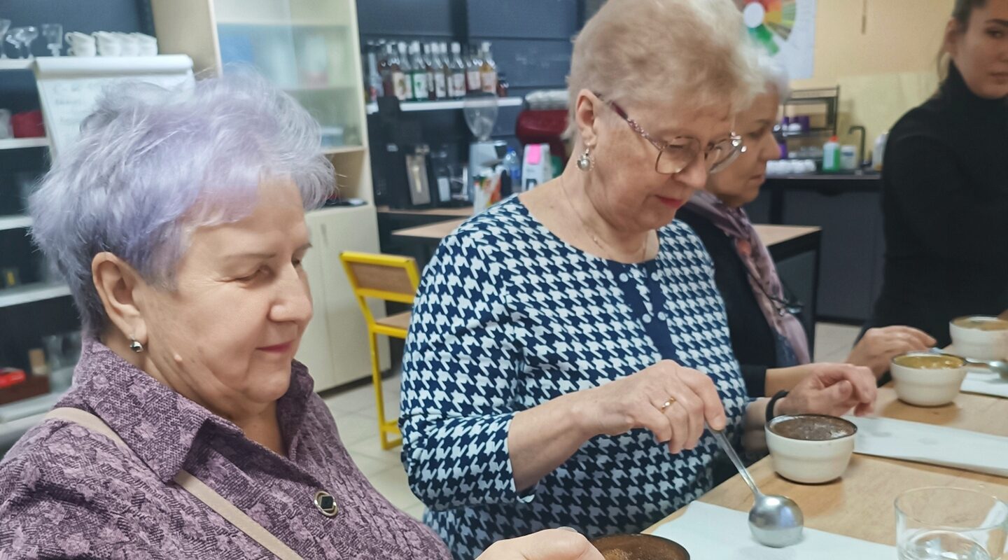 Пенсионеры оценили аромат брянского кофе