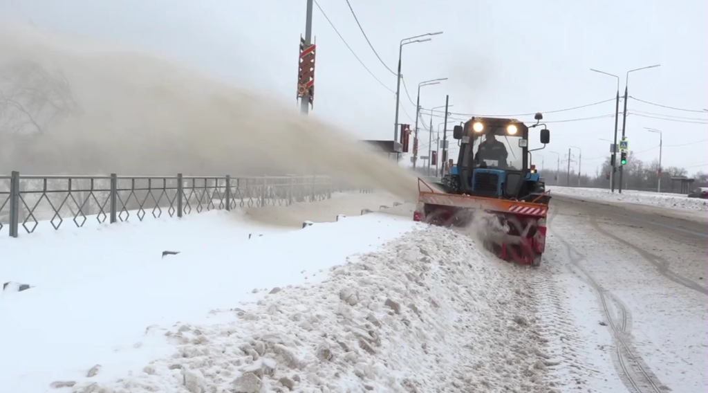 Для борьбы с циклоном «Фрэнсис» на Брянские дороги вышли 600 единиц техники