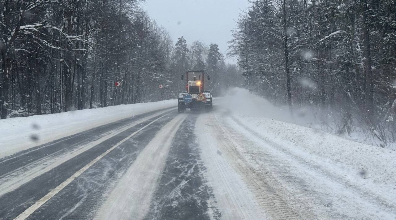 Уборка снега в Брянском районе: оперативность и приоритеты