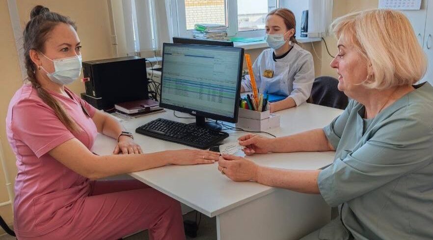 Диспансеризация начинается с примера медиков