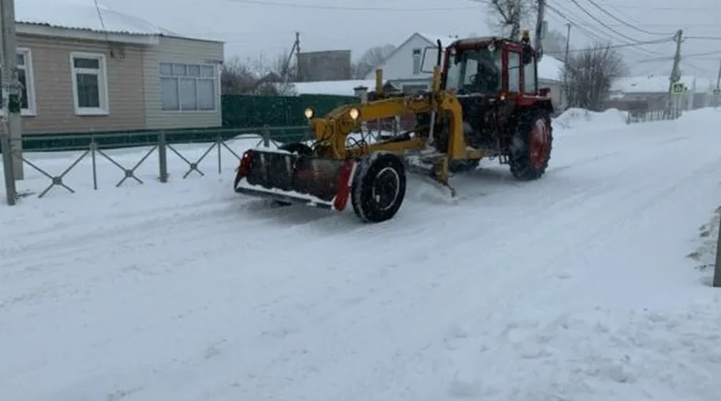 В Жуковке, Карачеве и Новозыбкове устраняют последствия снегопада
