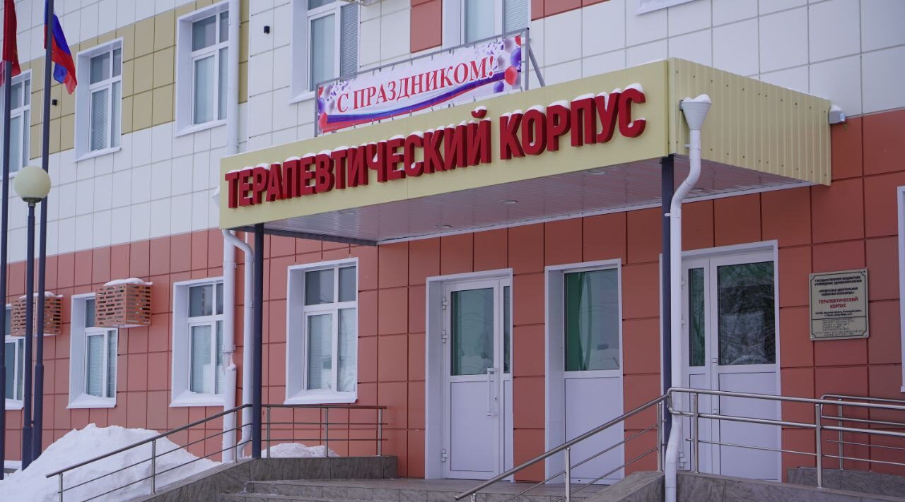 Александр Богомаз и Петр Глыбочко посетили терапевтический корпус Почепской ЦРБ