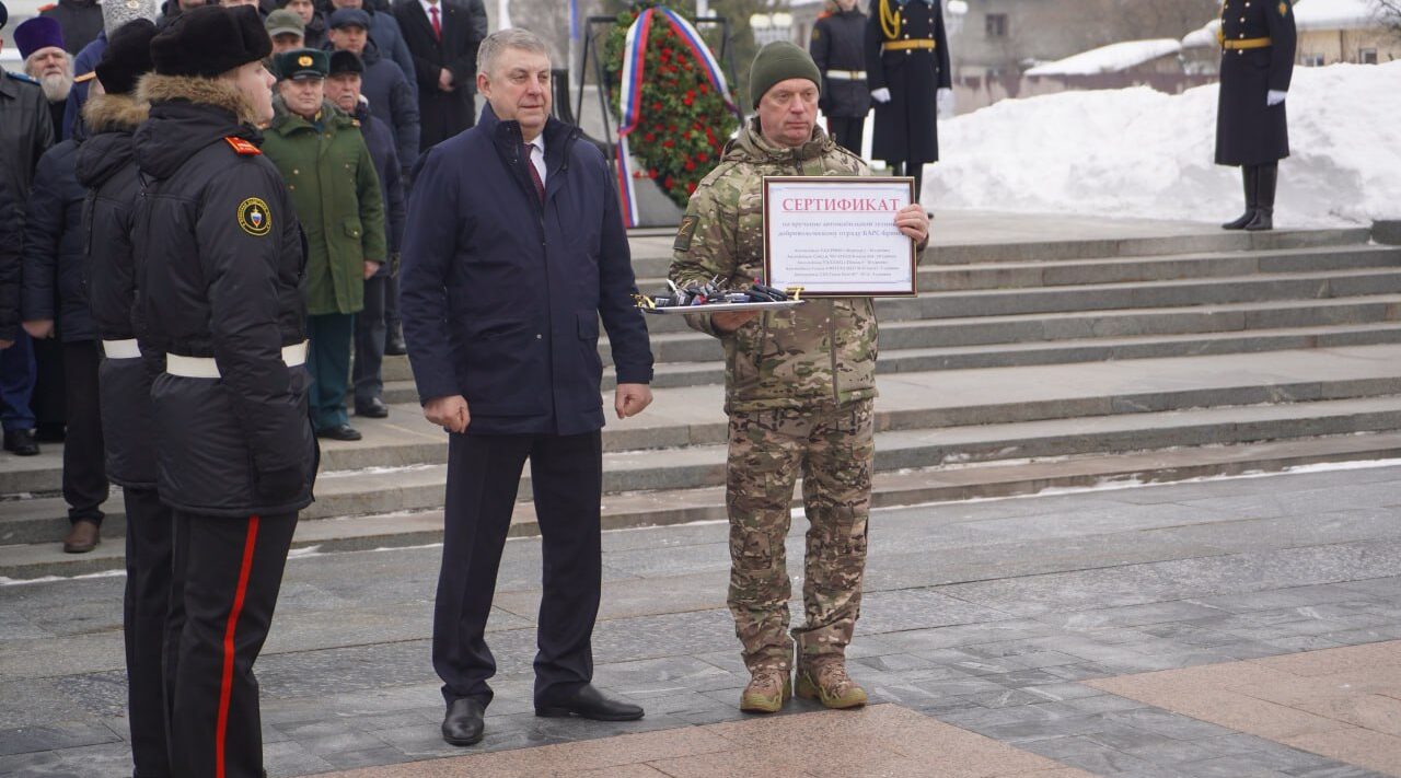 Губернатор вручил ключи от новой автомобильной техники бойцам «БАРС-Брянск»