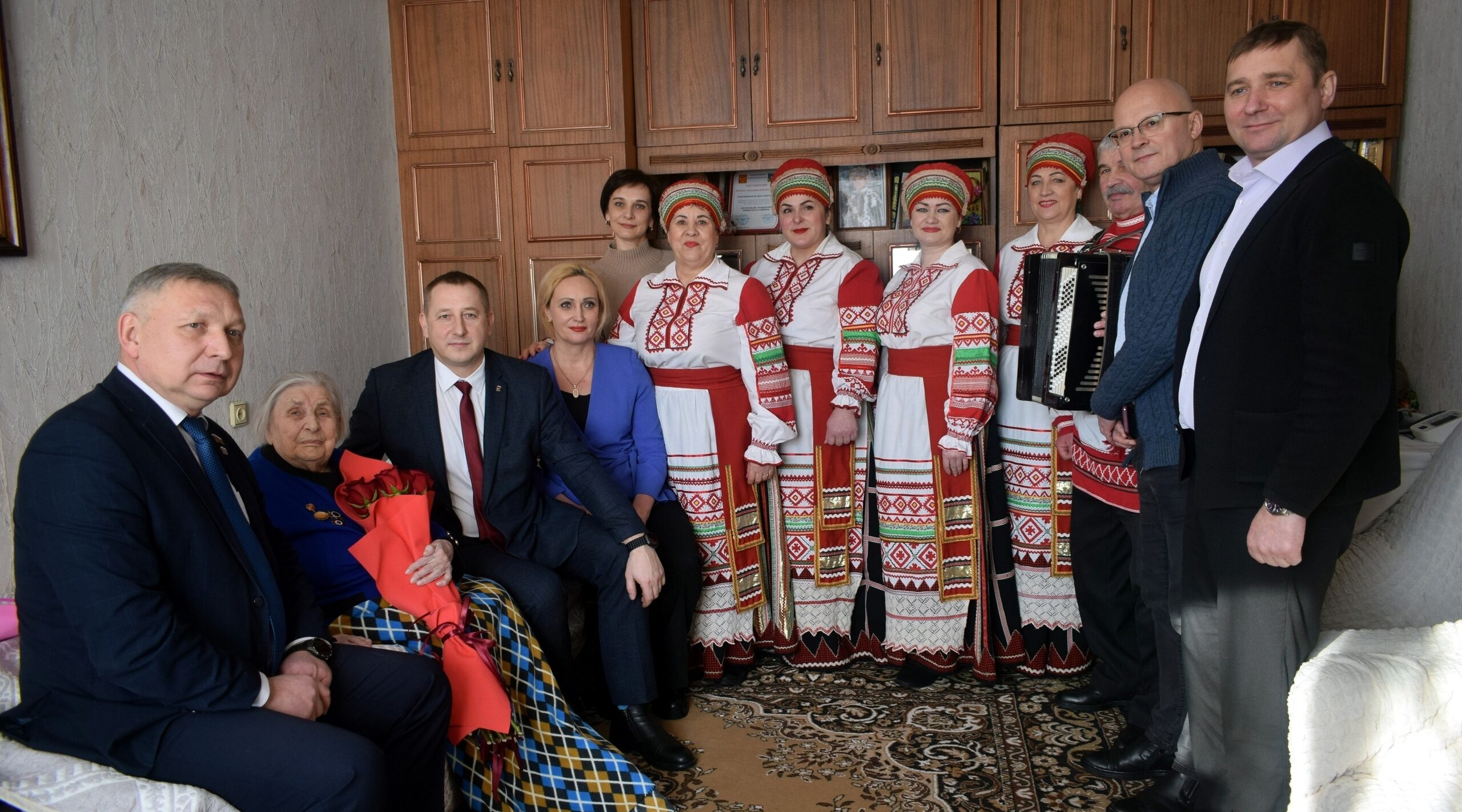 В Брянском районе с 83-й годовщиной победы в Сталинградской битве поздравили ветерана