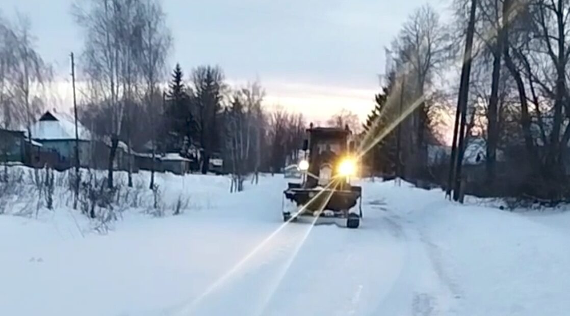 В Брянской области ведется очистка и противогололедная обработка дорог