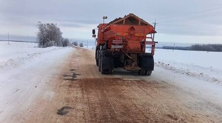В Брянской области продолжается обработка дорог