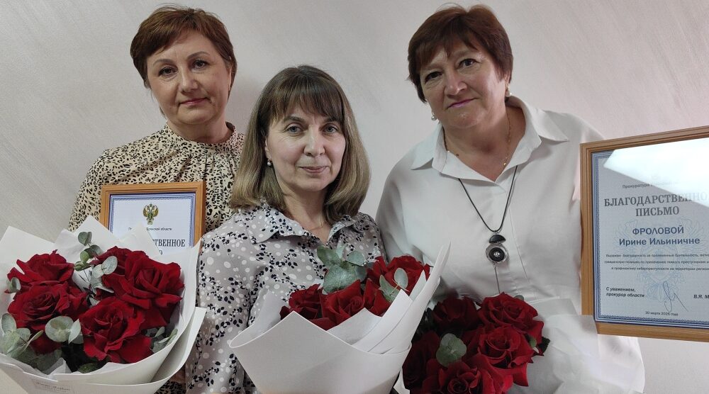 В Брянской области сотрудники Почты России спасли от мошенников односельчанку