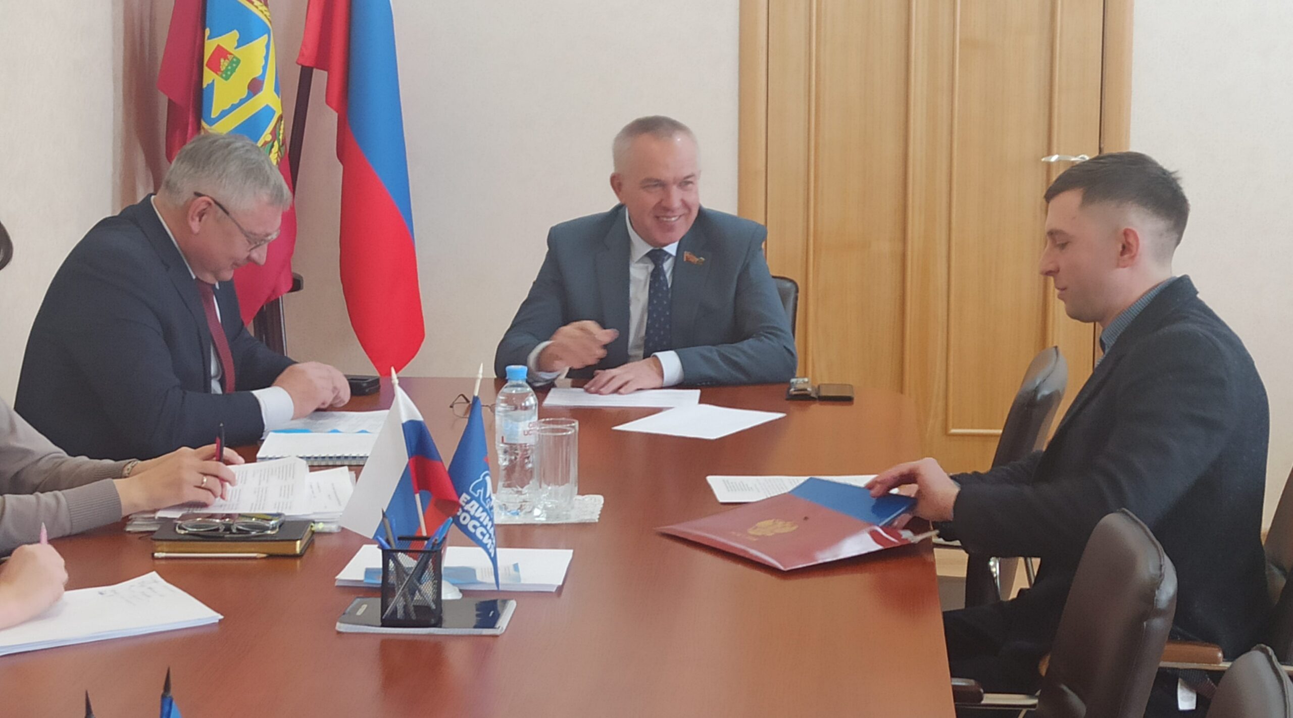 Николай Якушенко провёл приём граждан в Брянском районе