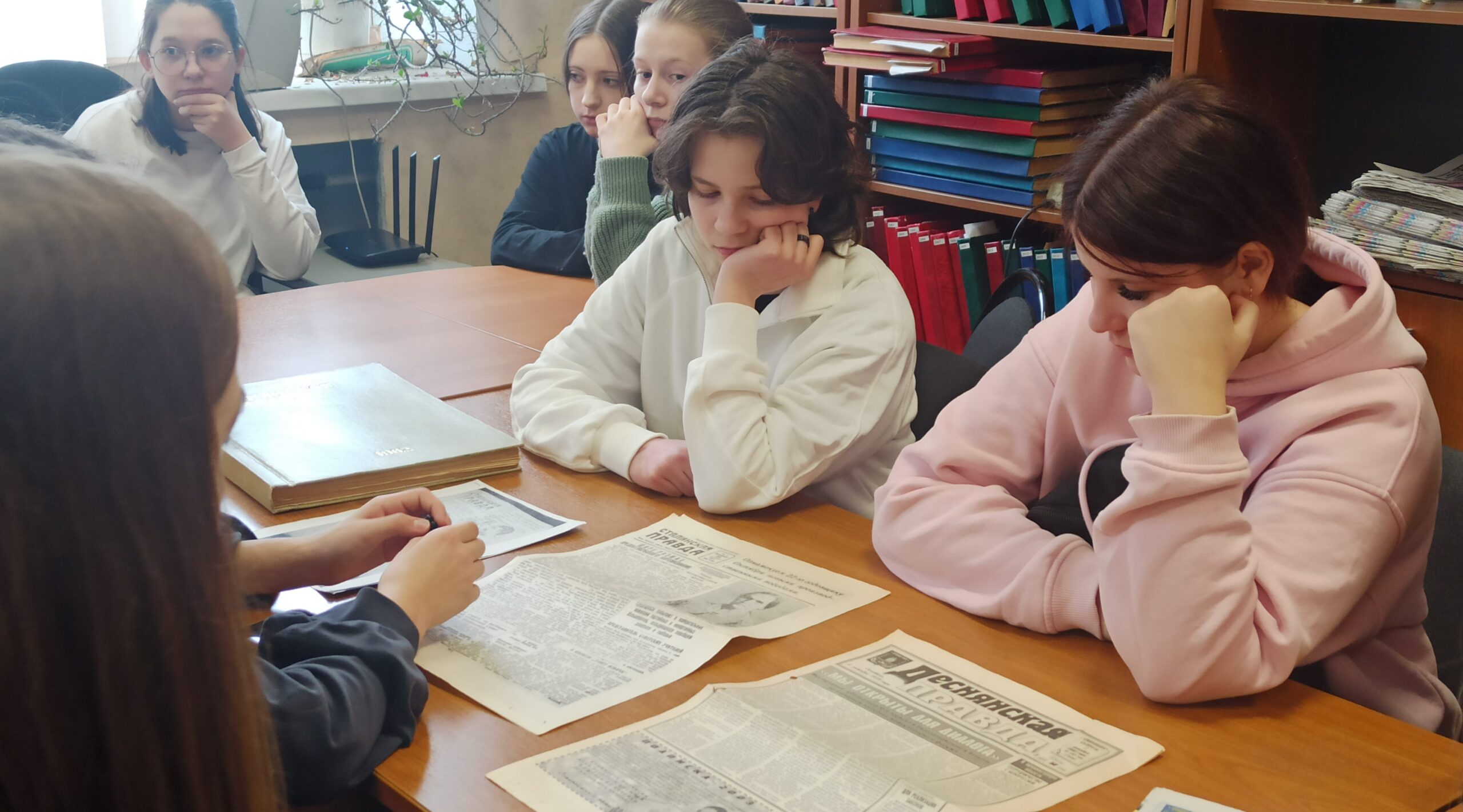 Нужные работники — журналисты и плотники…