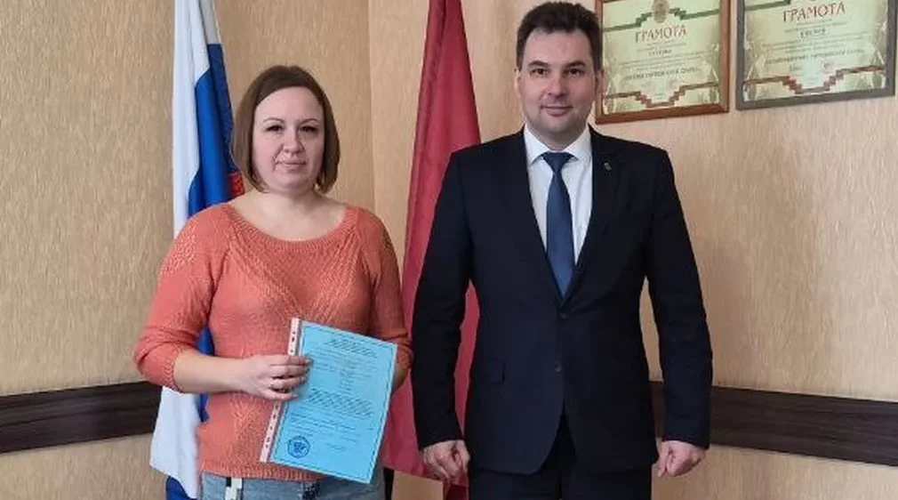 Молодой семье Суземского района вручили жилищный сертификат