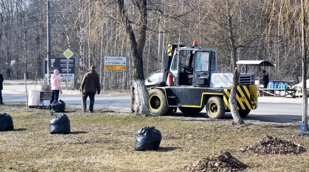 В Брянском общегородском субботнике приняли участие 74 единицы техники