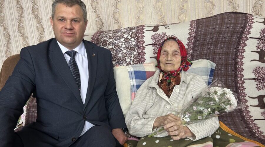 Жительница поселка Локоть принимала поздравление от Президента РФ