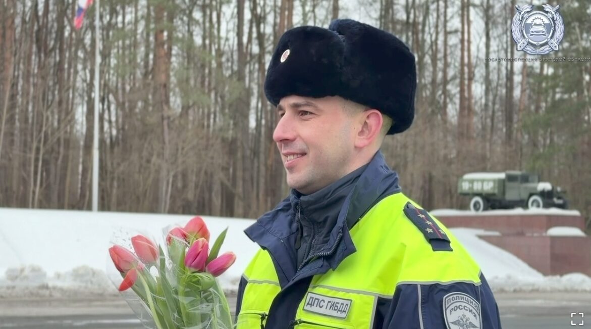 Сотрудники Госавтоинспекции Брянской области поздравили женщин-водителей