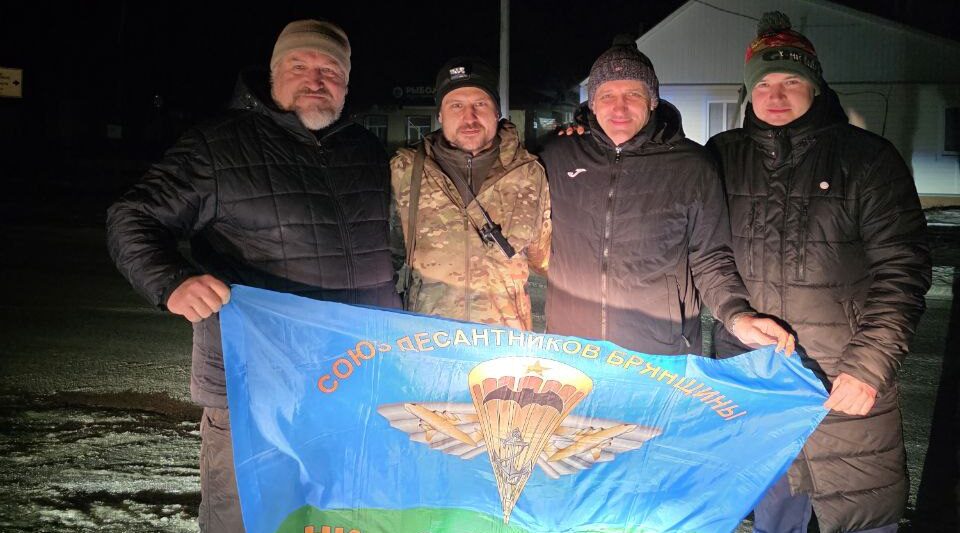 Брянские десантники доставили гуманитарную помощь бойцам в Курскую область