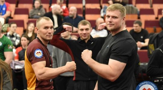 Брянские спортсмены выступили на чемпионате России по армрестлингу