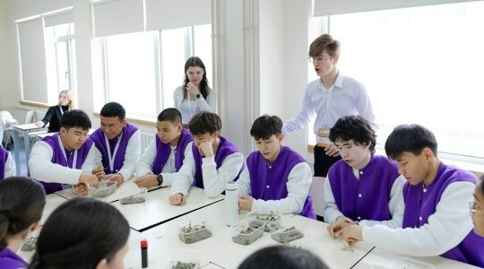 Брянский школьник презентовал космический проект на II Саммите талантов в Казахстане