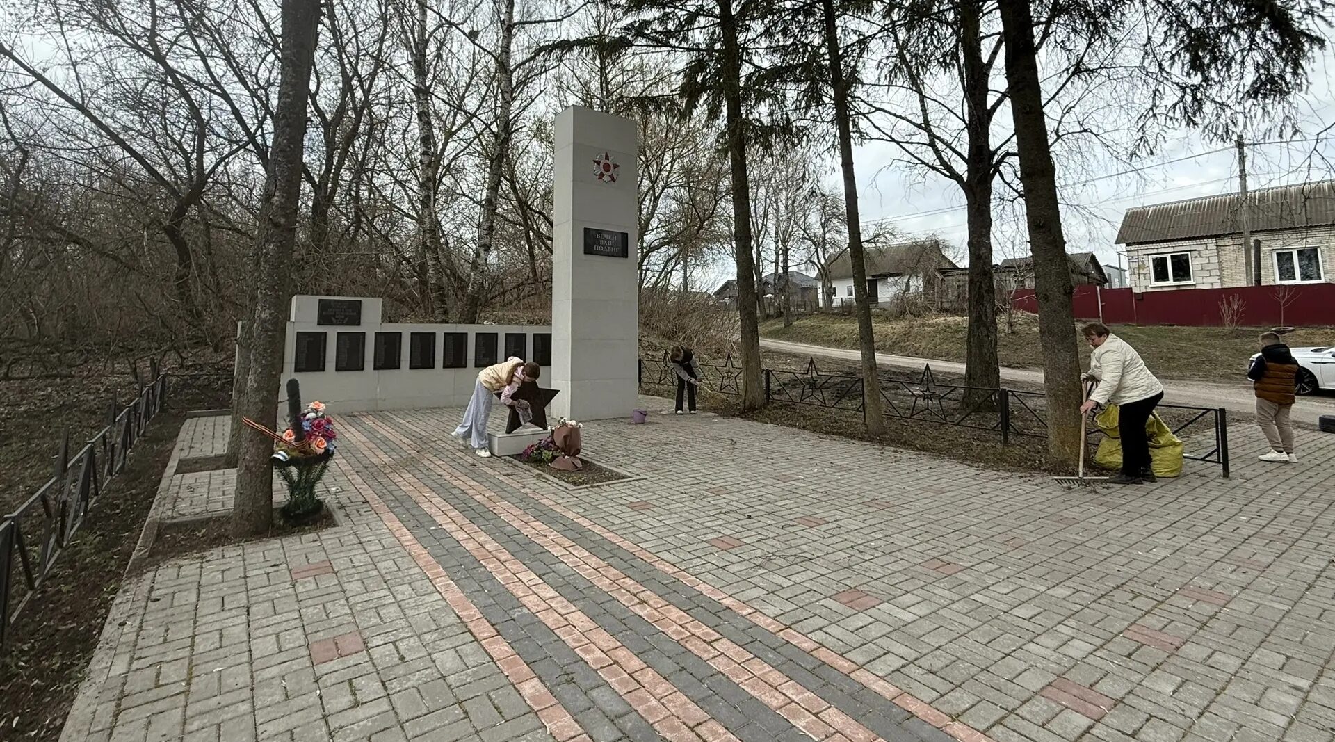 Благоустройство братской могилы в Толмачево