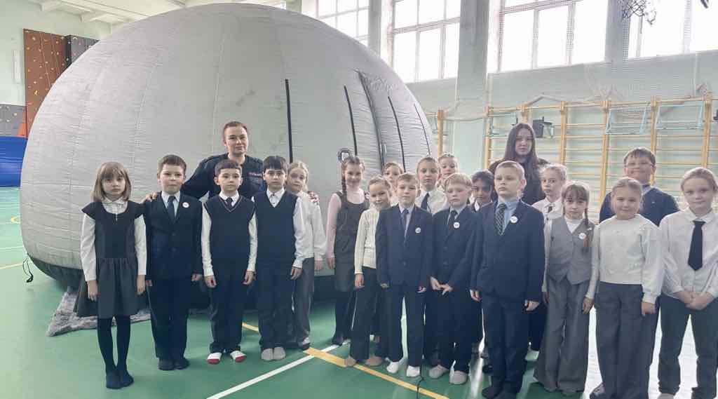 В Унече полицейские и школьники отметили «Неделю космоса»