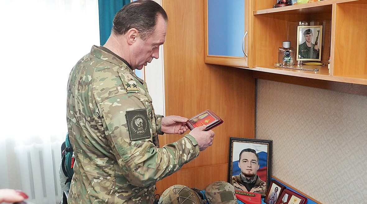 Командир БАРС-Брянск навестил семью погибшего бойца СВО