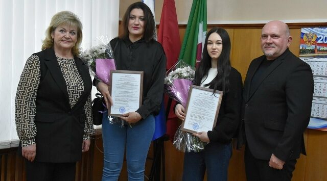 В Дятьковском районе вручили сертификаты на приобретение благоустроенного жилого помещения