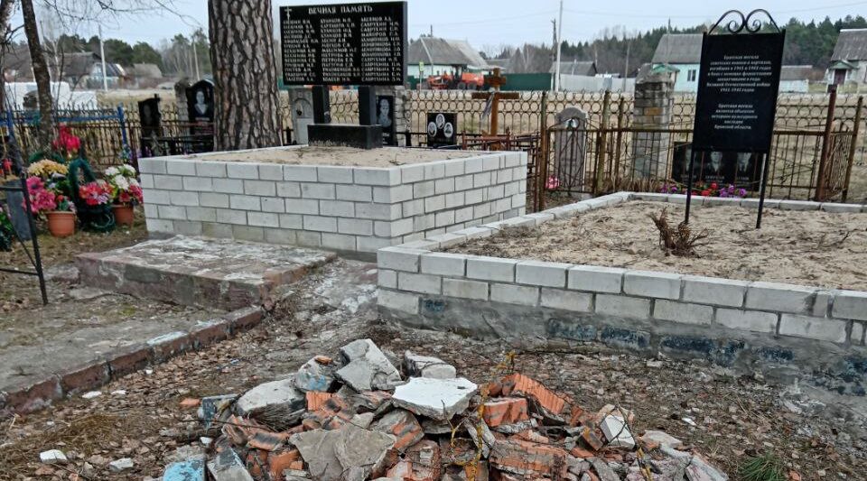 В Стекляннорадицком сельском поселении благоустроили территорию мемориала