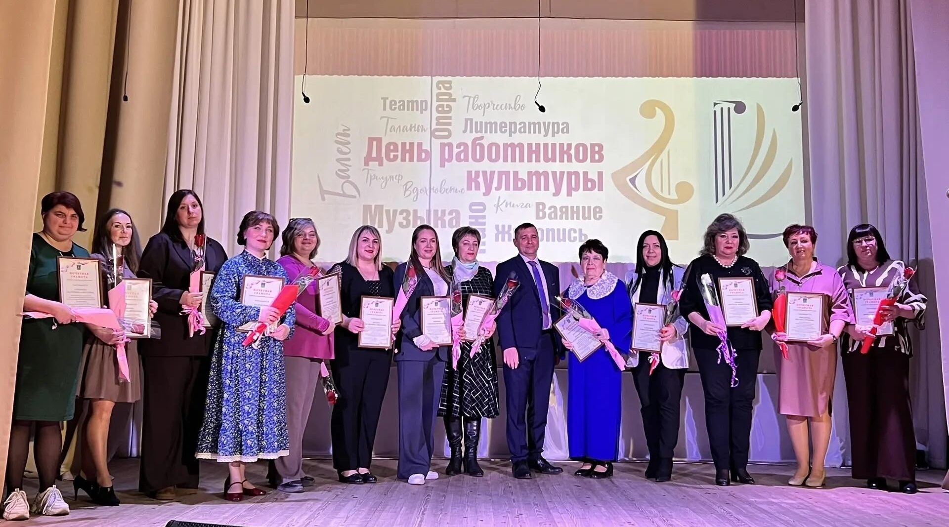 Брянский район отметил День работника культуры