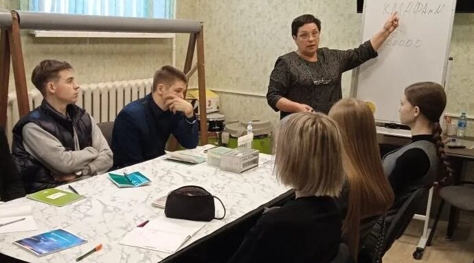 Снежские гимназисты учились определять качество молока