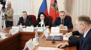 В Брянске прошло заседание комитета по образованию, науке, культуре и СМИ