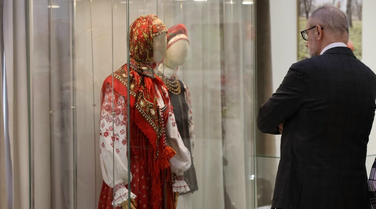 В Калининградском музее проходит выставка брянских нарядов