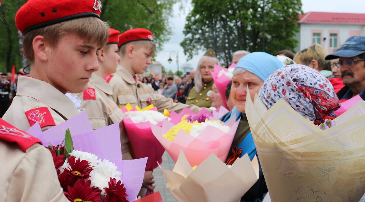 В Стародубе на митинге вручили награды