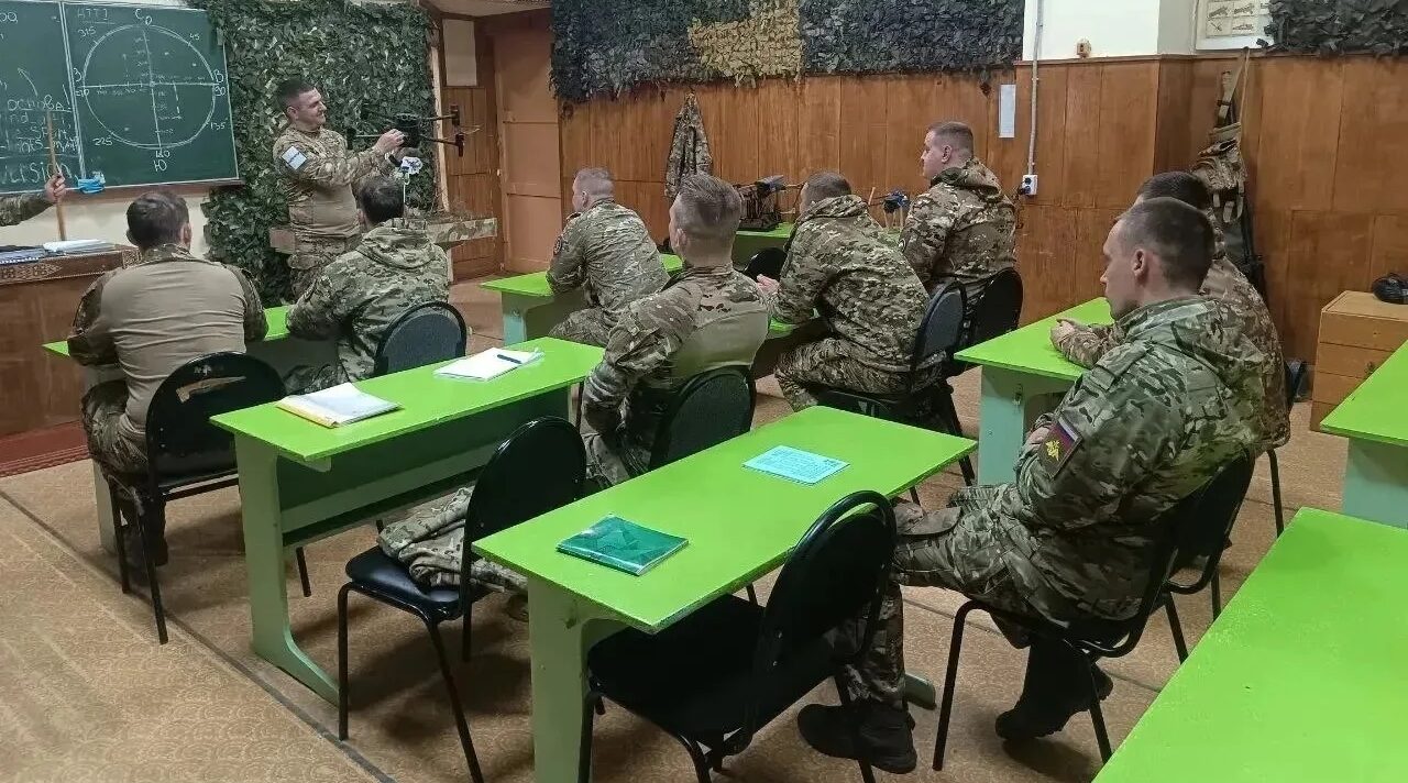 Врио губернатора Брянской области познакомился с бойцами добровольческой бригады «БАРС-Брянск»