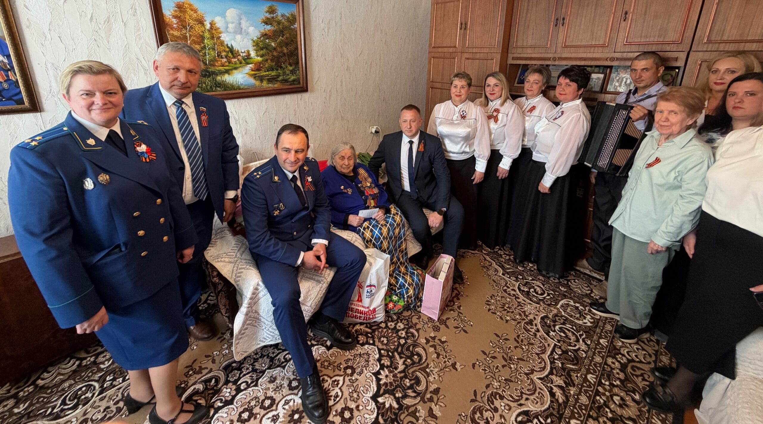 С Днем Победы поздравили ветерана
