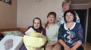 Долгожительницу из Дубровки поздравили с юбилеем