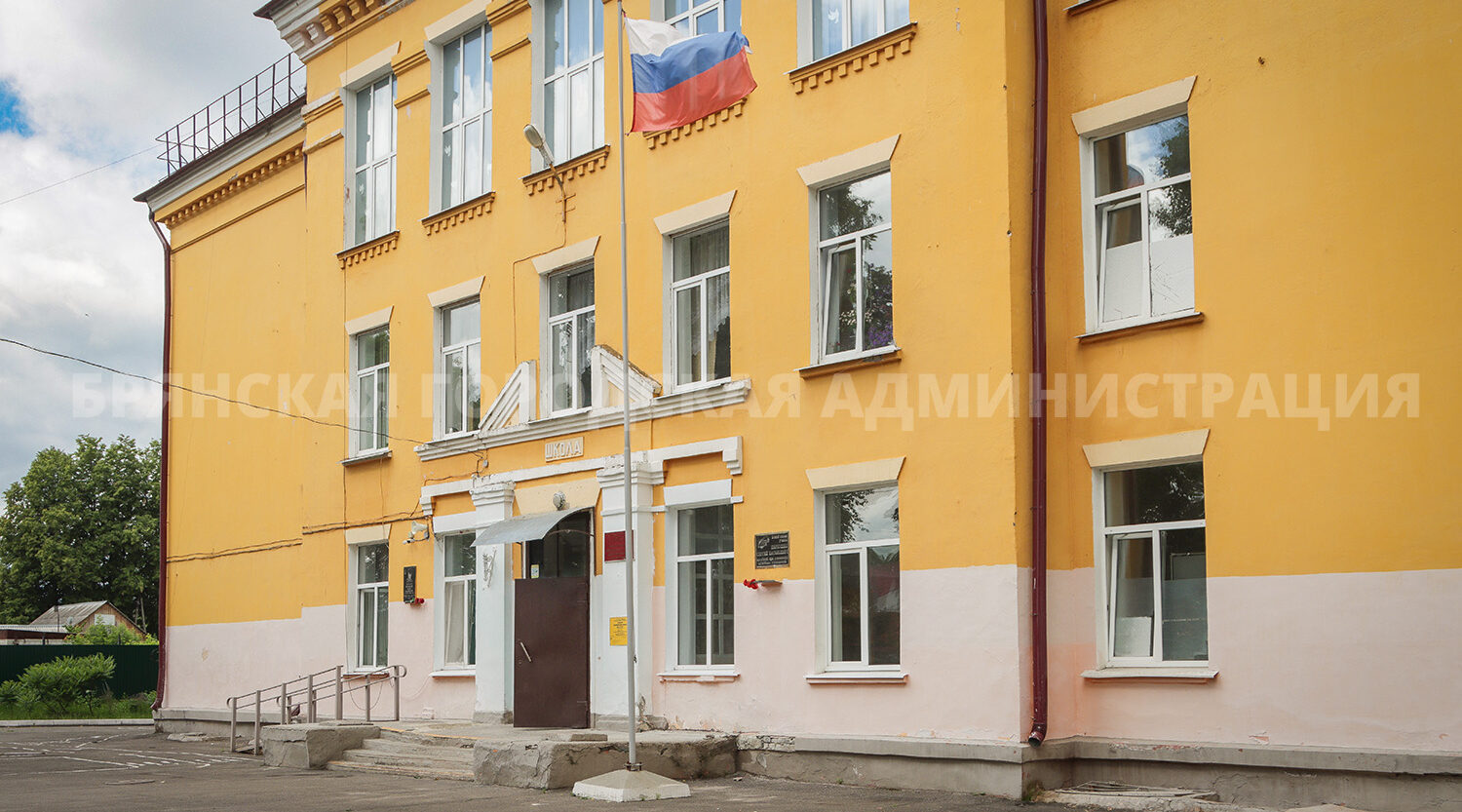 В школе №30 Брянска ремонтируют спортивный зал
