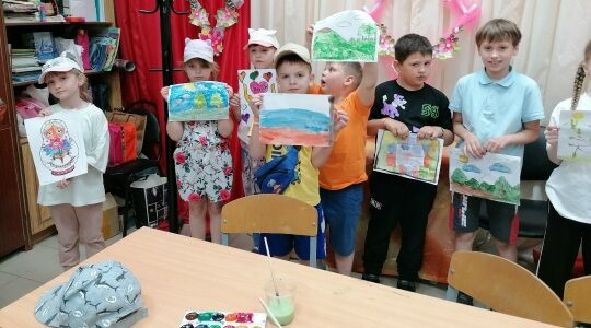 Рисовали картины о Родине