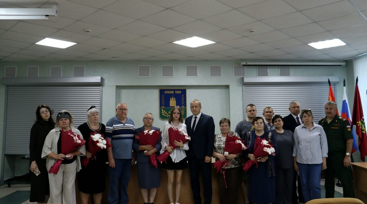 В Брянском районе вручили государственные награды семьям героев СВО