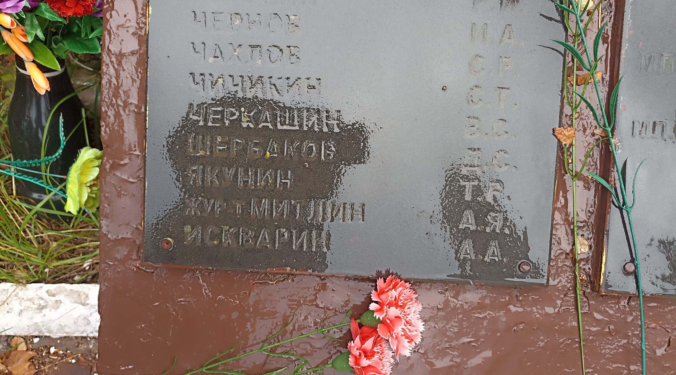 Память о коллегах – в обелисках