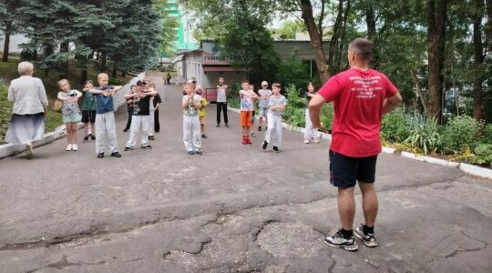 В Брянске прошла зарядка с чемпионом