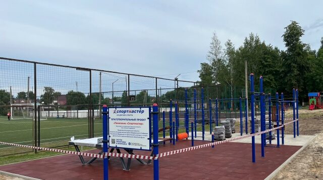 В Клентне Брянской области завершается строительство новой спортивной площадки