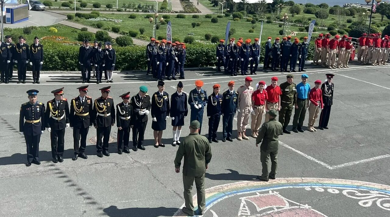 Брянские кадеты участвуют в смене «Служить России» в ВДЦ «Океан»