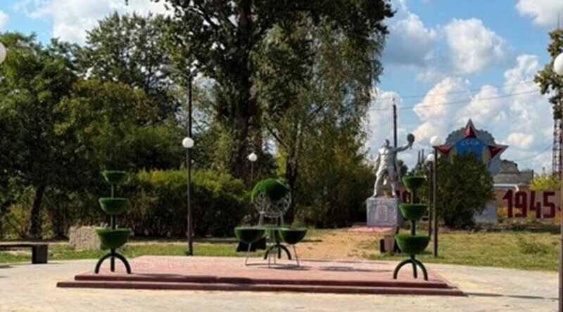 В поселке Ивот завершено благоустройство сквера «Победы»