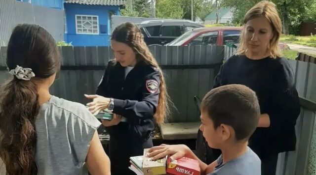 Полицейские провели акцию «Помоги пойти учиться»