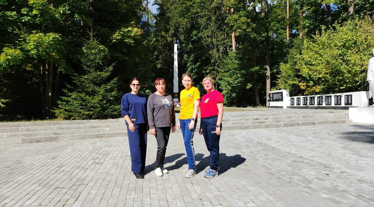 На партизанской стоянке прошёл субботник