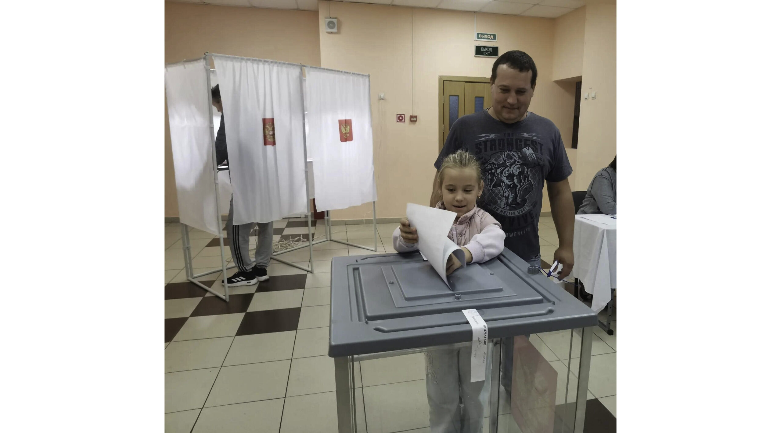 На выборы пришёл с дочкой