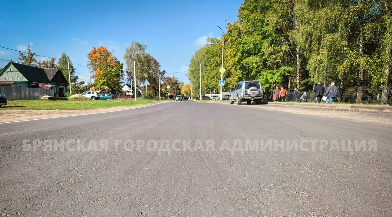 На въезде к Воинскому мемориалу по ул. Почтовой Брянска обустроена парковка